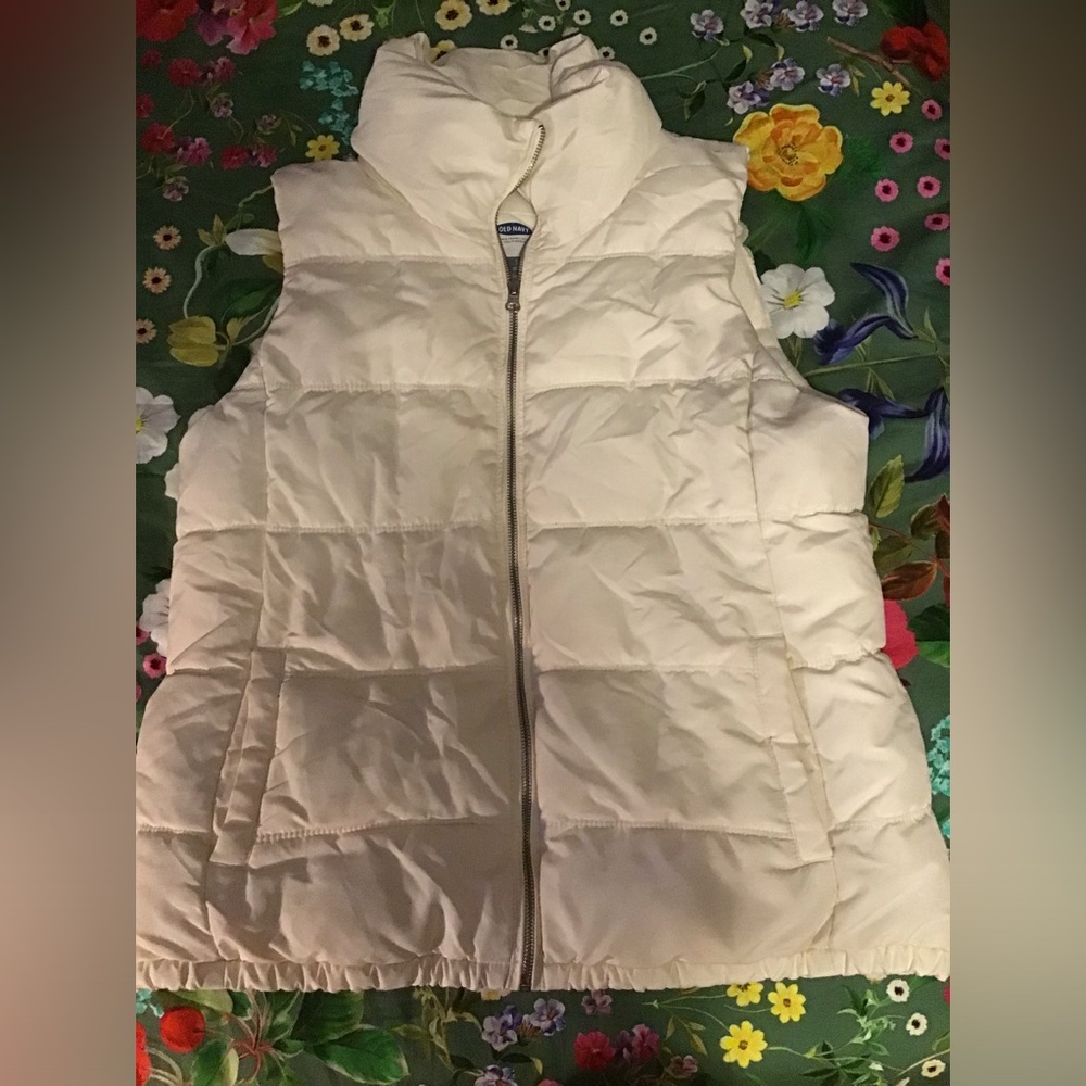 Old Navy| White Puffer Vest